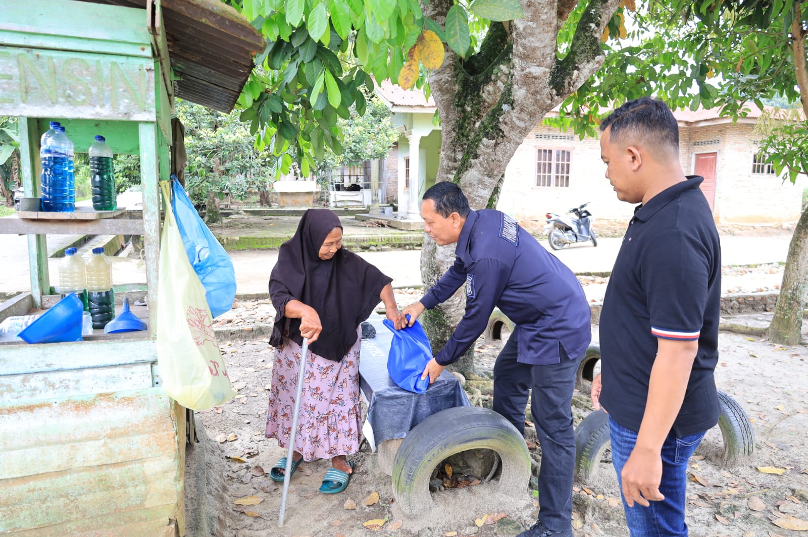 Peringati Hari Jadi ke-75 Humas Polri, Polres Batu Bara Salurkan 10 Paket Sembako kepada Masyarakat
