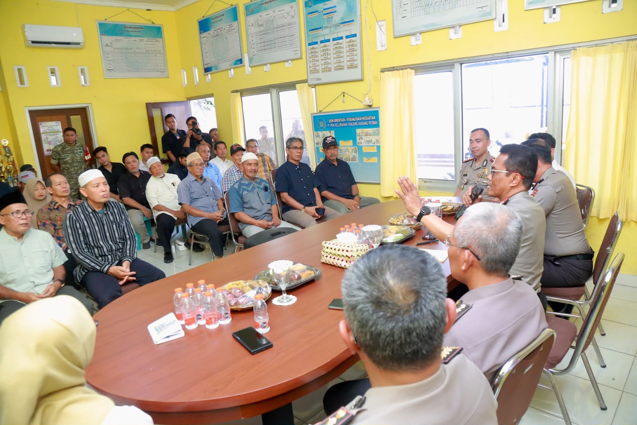 Kapolda NTB Turun Langsung Temui Warga Tanjung Karang Permai, Serap Aspirasi dan Perkuat Kamtibmas   