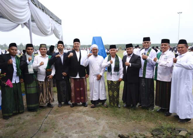 Pimpin Upacara Hari Santri Nasional ke -11, Wabup Syafrizal Serahkan Bantuan Sarana Ibadah kepada 13 Pesantren   