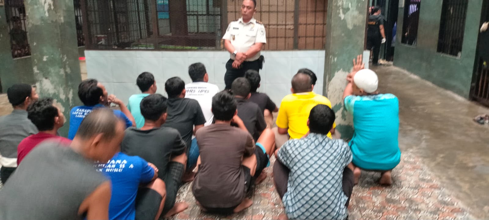 Lapas Labuhan Ruku Gelar Razia Rutin, Pastikan Lingkungan Pemasyarakatan Tetap Aman dan Kondusif   