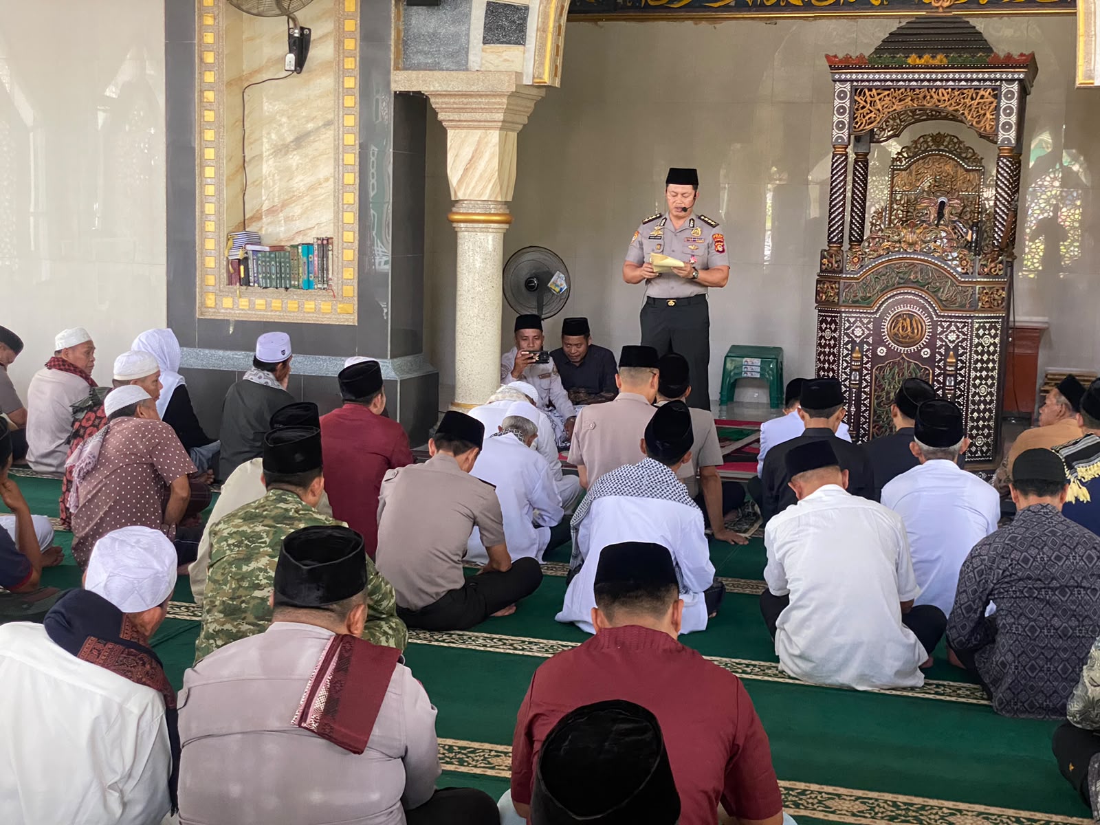 Jumat Keliling di Jempong Baru, Polda NTB Ajak Warga Jaga Keluarga dan Cegah Gangguan Kamtibmas